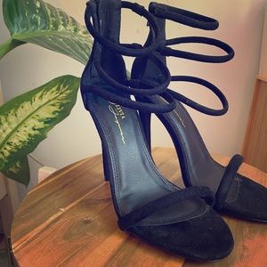 Classic black heel